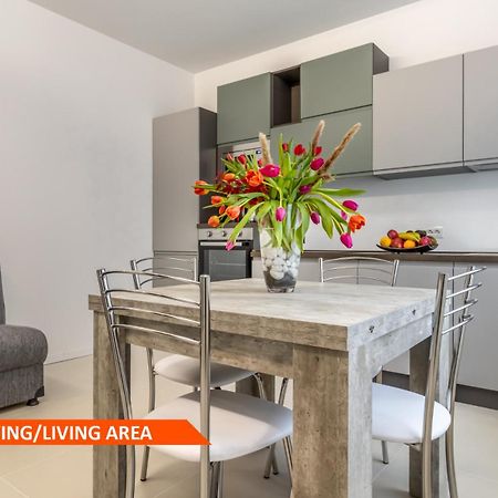 Gigi House -Appartamento Piazza Mazzini- 200M Dal Mare リド・ディ・イエゾロ エクステリア 写真